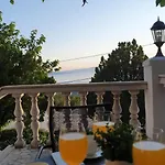 Ana Villa *